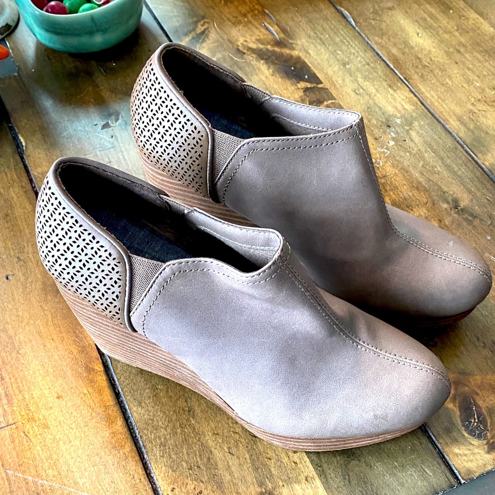 Dr. Scholl’s size 9 memory foam clog heeled shoes